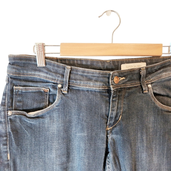 Levi's Womens Super Skinny super‎ low waist jeans Size 32 x 32 Med Wash - Picture 3 of 8